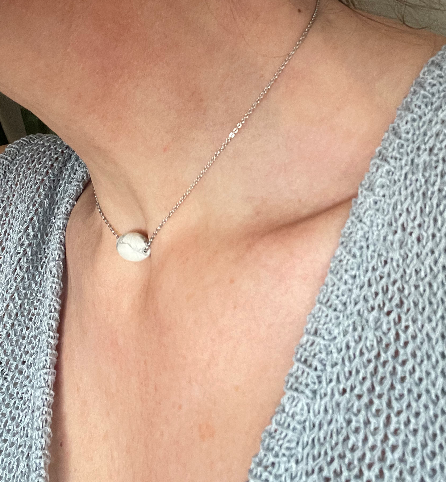 Howlite oval gemstone platinum necklace