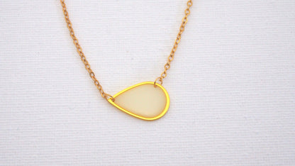 'Teardrop' gold necklace