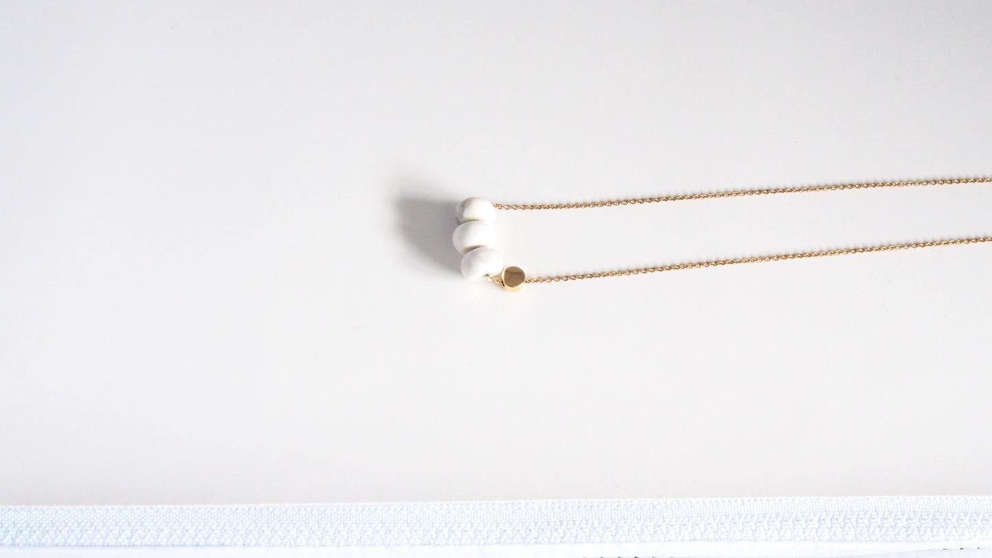 Howlite rondelle gemstone gold necklace