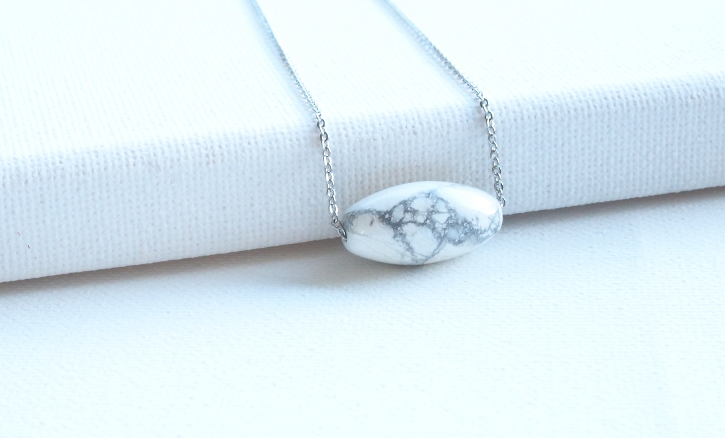 Howlite oval gemstone platinum necklace