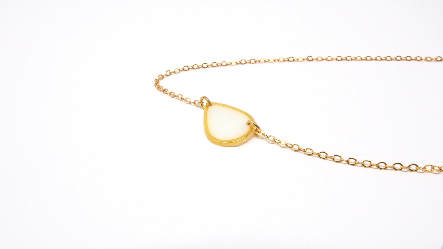 'Teardrop' gold necklace